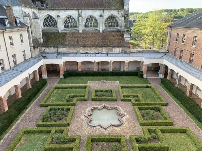 Visite guidée du cloître Cloître Saint-Taurin Évreux