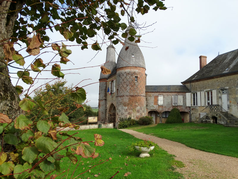 Base VTT sud du Perche Sur les chemins du domaine de la commanderie templière d'Arville Couëtron-au-Perche Centre-Val de Loire