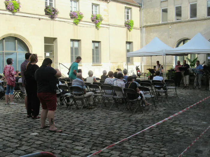 Concerts dans l'Hôtel-de-Ville Cour de l'Hôtel-de-Ville de Pontoise Pontoise