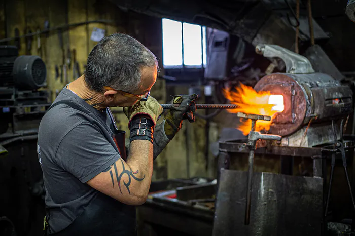 Visite d'une coutellerie artisanale à Laguiole Coutellerie de Laguiole Honoré Durand Laguiole