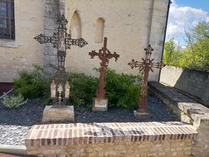 Visite libre de l'église et du cimetière devant l'église de Goulet Monts sur orne 61150 Monts-sur-Orne