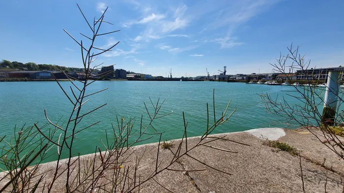 Visite guidée : la ville aux quatre ports devant Office de Tourisme