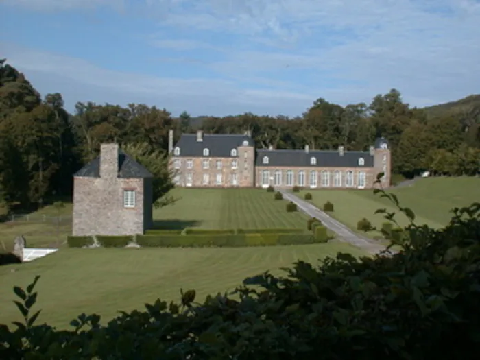 Levez les yeux ! Visite guidée : à votre service Madame la marquise Domaine de Pontécoulant Pontécoulant