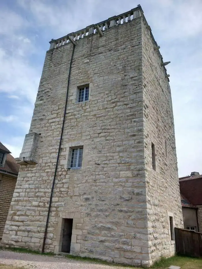 Visite guidée d'un donjon médiéval emblématique Donjon des Comtes de Champagne Chaumont