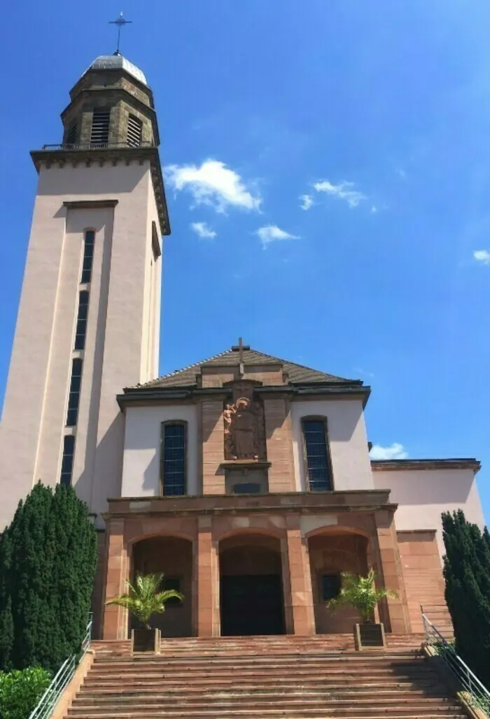 Découvrez une église catholique du XXe siècle Église catholique Saint-Jean-Bosco Wasselonne