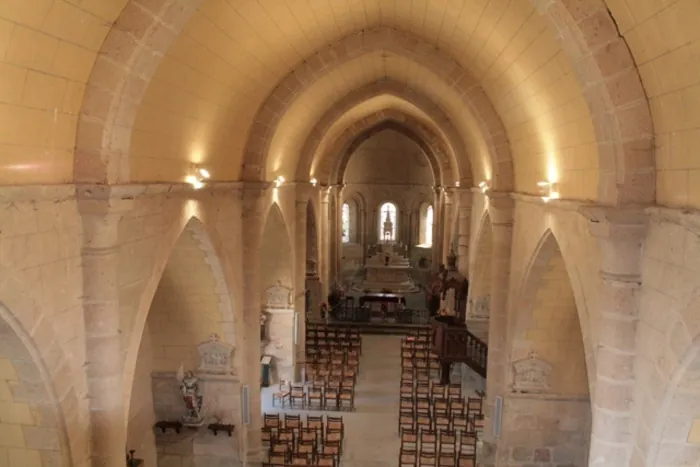 Visite guidée de l'église et de ses vitraux Église de Salon-la-Tour Salon-la-Tour