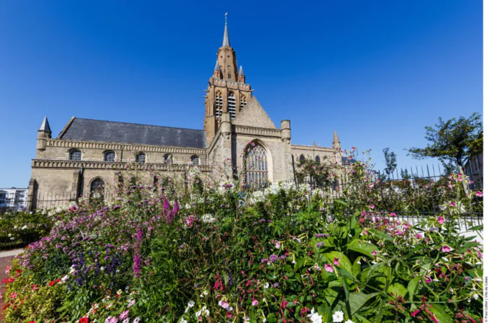 église Notre Dame et les jardins tudor Eglise Notre-Dame de Calais Calais