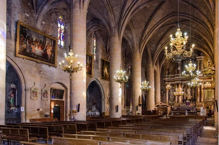 Découvrez l'église d'une bastide du XIIIe siècle et son clocher typiquement toulousain Église Notre-Dame-de-l'Assomption de Grenade Grenade