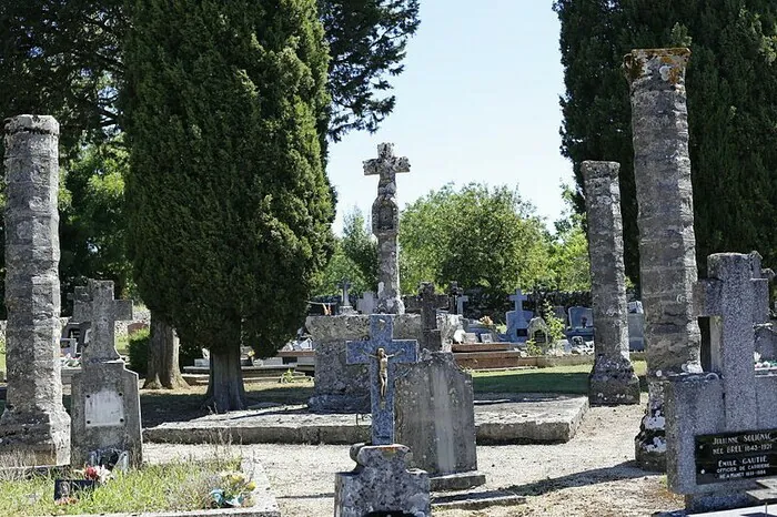 Venez visiter l'église et les édifices du cimetière Église Saint-Barthélémy Thégra