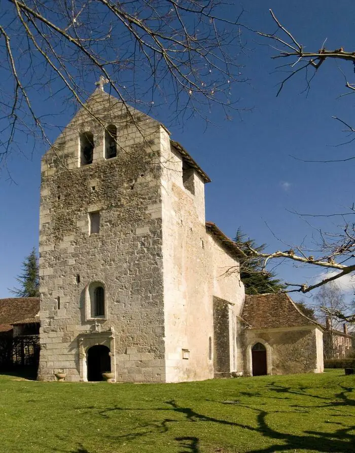 Découverte d'une église romano-byzantine du XIIe siècle Église Saint-Hilaire Saint-Hilaire-d'Estissac