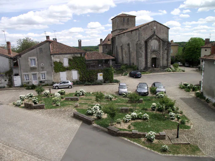 Visite libre de l'église Saint-Martial Église Saint-Martial Manot