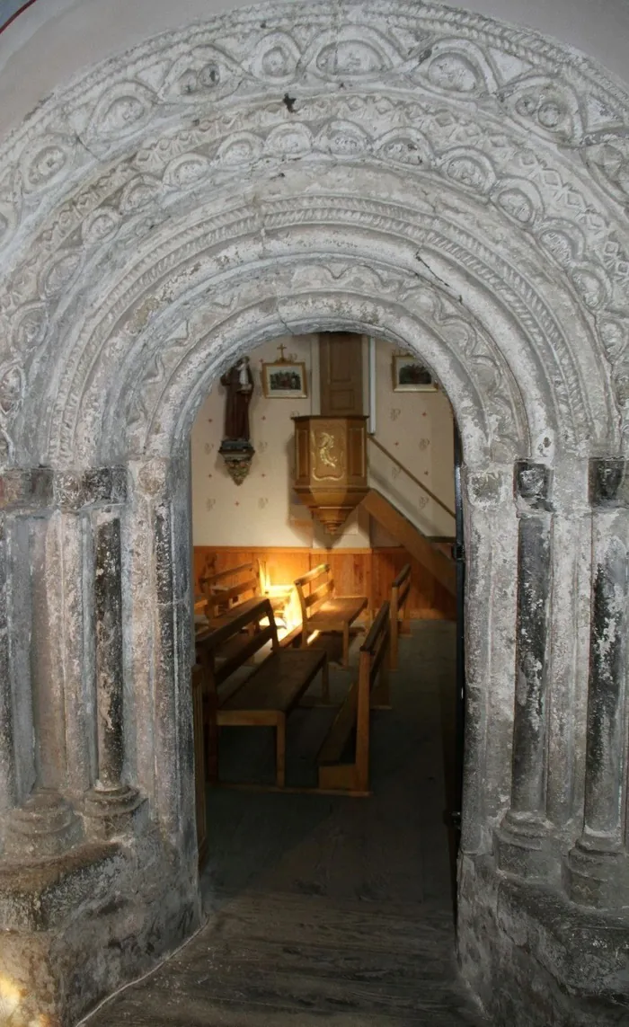 Découvrez l'unique vestige roman de cette église lors d'une visite guidée Église Saint-Pierre Arrout