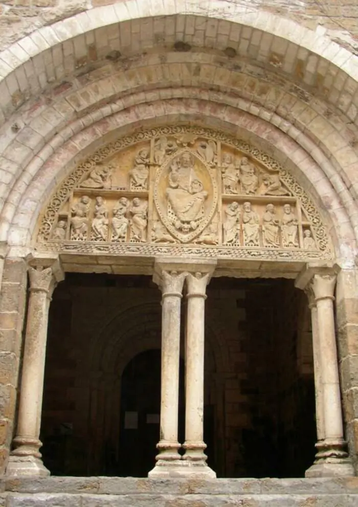 Visite libre de l'église Saint Pierre de Carennac Église Saint-Pierre de Carennac Carennac