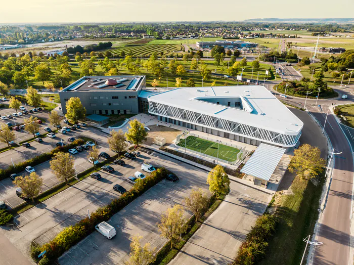 Visite d'une école à l'architecture innovante EPF École d'ingénieurs Rosières-près-Troyes