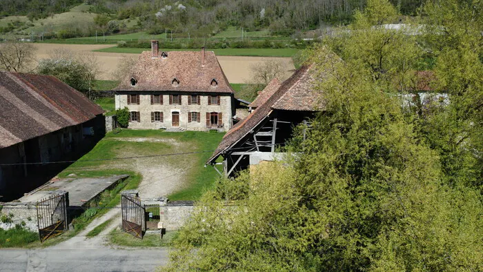 Les vieux métiers à la ferme de la combe à Chabons Ferme de la Combe Châbons