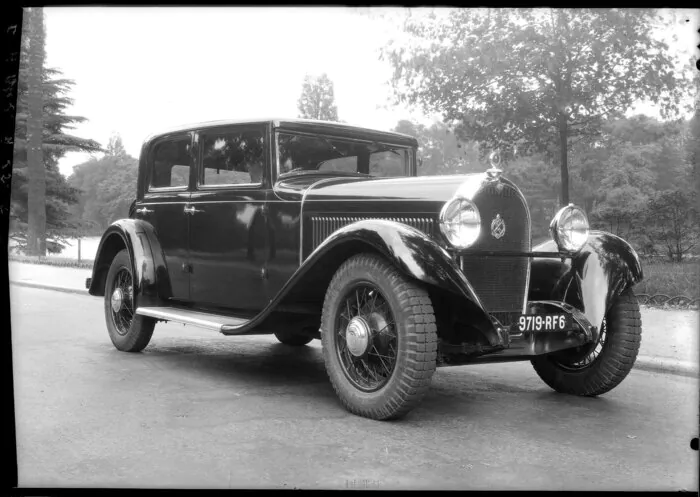 L'automobile ancienne s'invite à la Médiathèque du patrimoine et de la photographie Fort de Saint-Cyr - Archives photographiques Montigny-le-Bretonneux