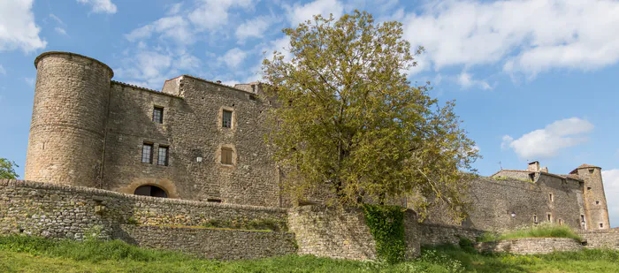 Découvrez le fort des dames en visite libre ! Fort de Saint-Jean-d'Alcas Saint-Jean-et-Saint-Paul