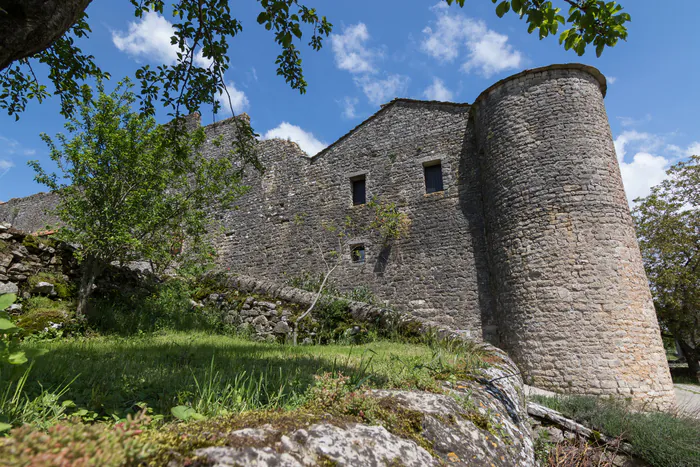 Sur les traces du Moyen Âge : « visite complète du fort et de ses trésors cachés » Fort de Saint-Jean-d'Alcas Saint-Jean-et-Saint-Paul