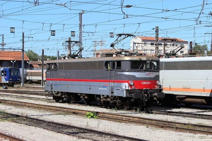 Présentation de la locomotive BB9301 de la SNCF Gare de Toulouse-Matabiau Toulouse