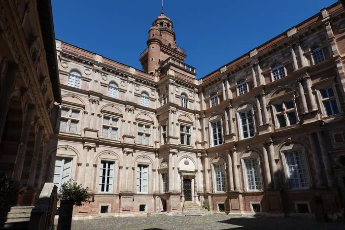 Conférence sur l'histoire de l'hôtel d'Assézat Hôtel d'Assézat et de Clémence Isaure Toulouse