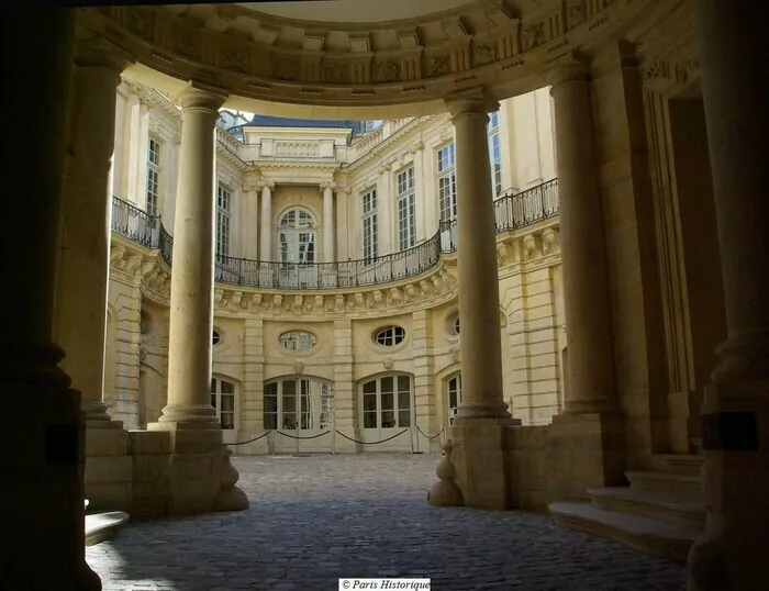 Visite guidée de l'Hôtel de Beauvais Hôtel de Beauvais - Cour administrative d'appel de Paris Paris