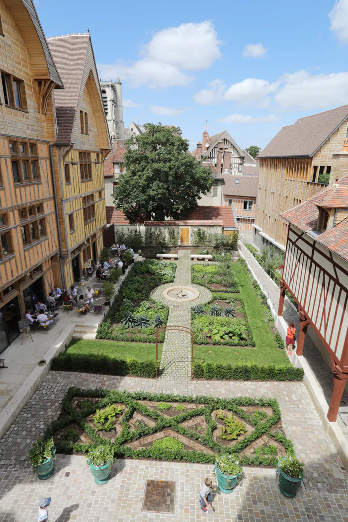 Visite libre du jardin Juvénal-des-Ursins Hôtel Juvénal-des-Ursins Troyes