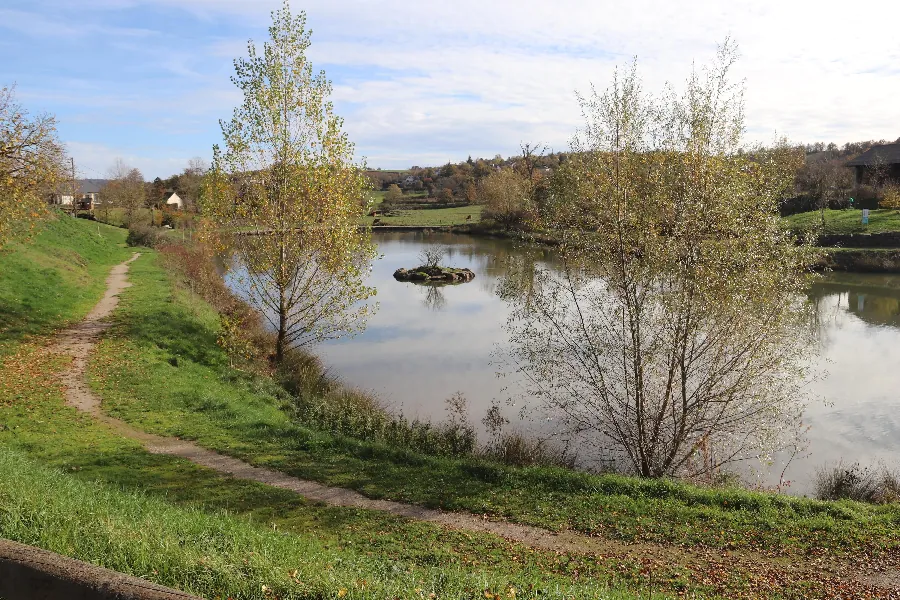 Plan d'eau d'Istournet (lâchers de truites) Sainte-Radegonde Occitanie