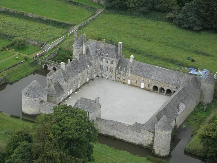 Visite guidée du manoir La Cour Bricquebec-en-Cotentin