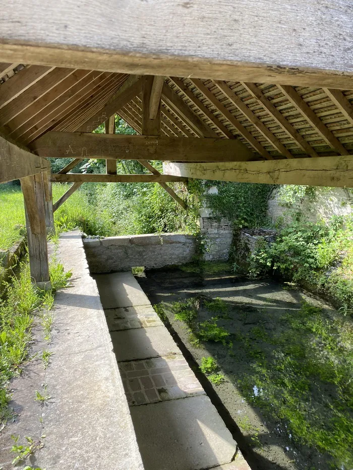 Visite libre du lavoir La fontaine St Ouen 14980 Rots Rots