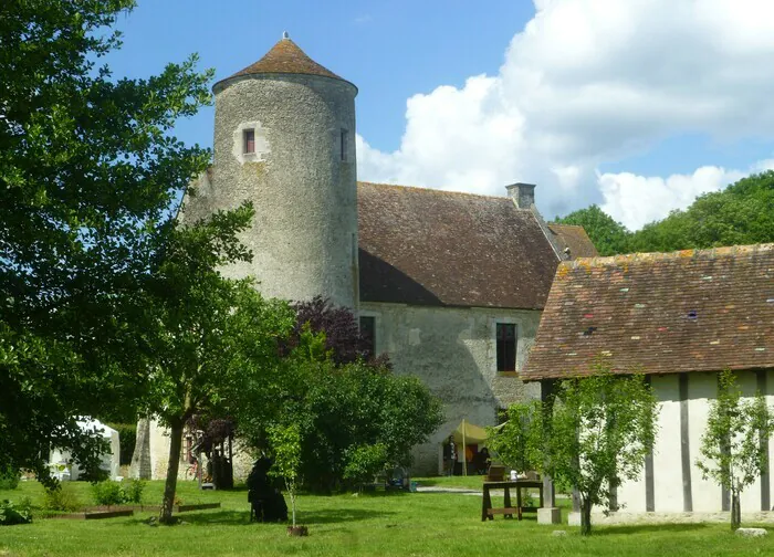 Exposition d'artistes locaux La Tour aux Anglais Aunou-le-Faucon