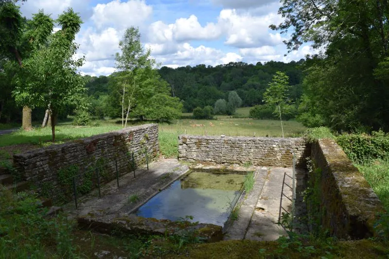 Les légendes oubliées du Val de Sèvre au pont Romain Azay-le-Brûlé Nouvelle-Aquitaine