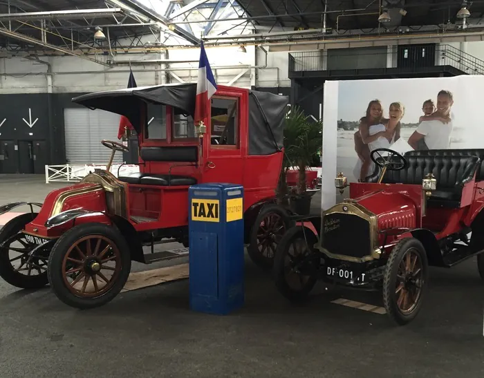 Exposition de voitures anciennes Le bourg Cerisy-la-Salle