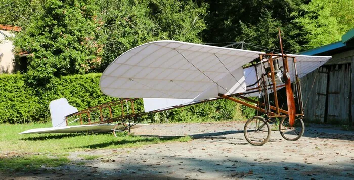 Explorez la restauration des avions et des hélicoptères anciens avec l'association «Ailes Limousines» Les Ailes Limousines Limoges