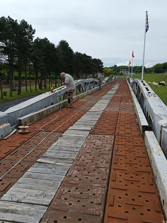 Visite guidée des passerelles du port artificiel d'Omaha Les passerelles d'Omaha beach Vierville-sur-Mer