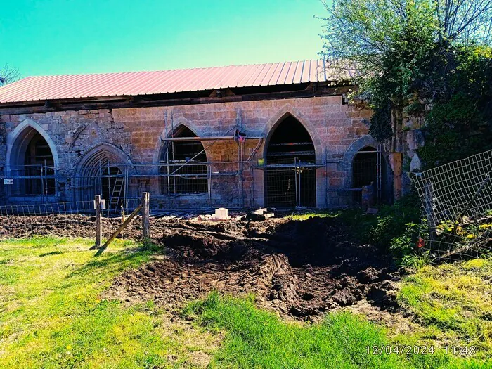 Visite et animation du chantier de restauration d'une salle capitulaire du XIIIe siècle L'Hôpital Beaulieu Issendolus