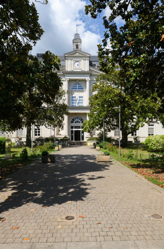 Histoires de Bahuts : « visites guidées du lycée Albert-Claveille » Lycée Albert-Claveille Périgueux