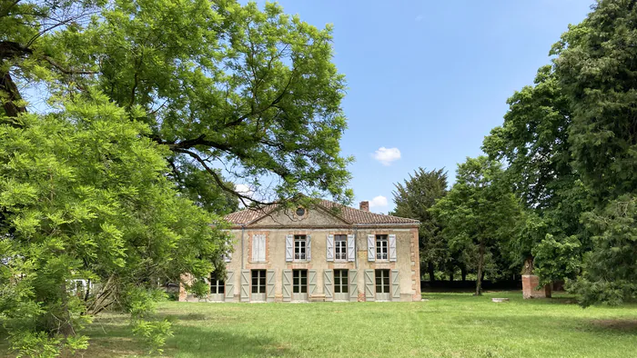 Visite guidée du manoir MAGMA (Musée des Arts Graphiques et des Musiques Actuelles) Finhan