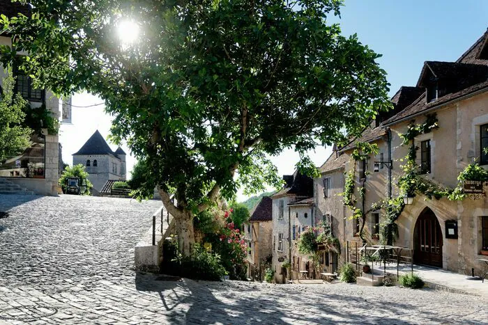 Visite à Saint-Cirq Lapopie et ses artistes Maisons Daura