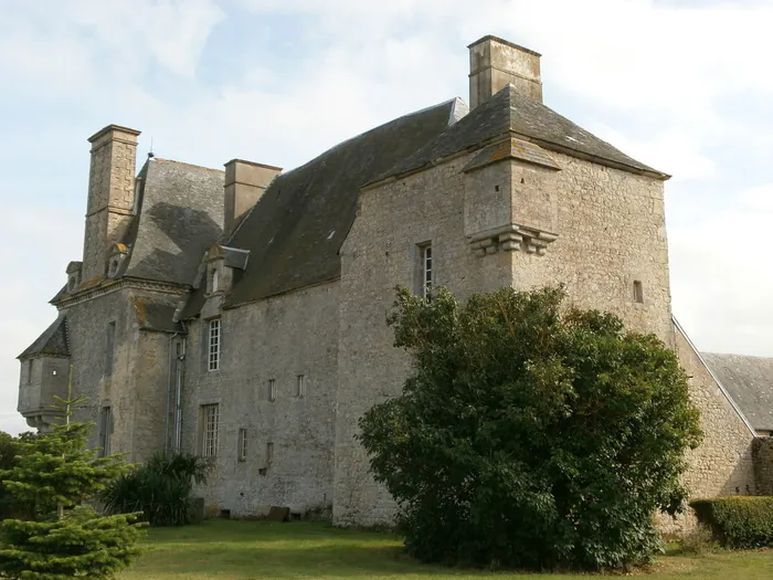 Visite libre du manoir Manoir de Douville Mandeville-en-Bessin