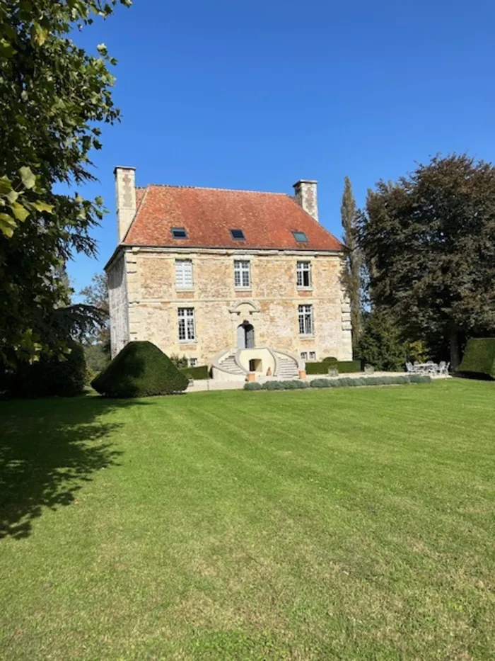 Visite guidée du manoir et de l'église Manoir de Guerquesalles Guerquesalles