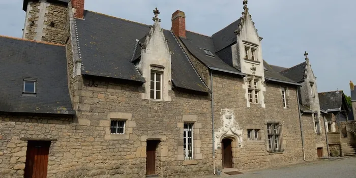 MUSÉE COMPAGNONNIQUE DU MANOIR DE LA HAUTIÈRE Manoir de la hautière / musée des compagnons des devoirs unis Nantes