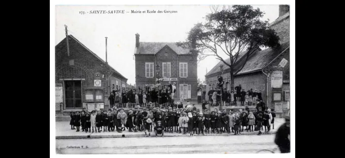 Découvrez le fonds patrimonial d'une médiathèque Médiathèque de Sainte-Savine Sainte-Savine