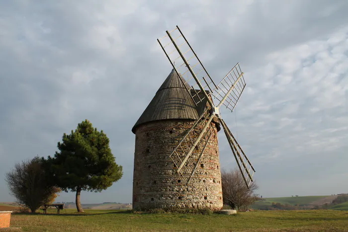 Visitez le moulin à vent de Pesquiès