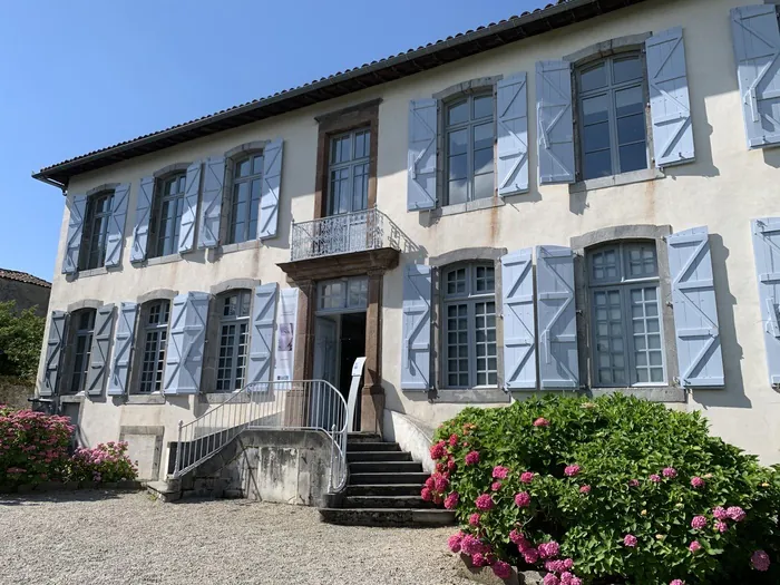 Faire parler les murs du Musée : l'histoire du bâtiment du musée révélée par l'archéologie du bâti et les archives Musée archéologique départemental Saint-Bertrand-de-Comminges