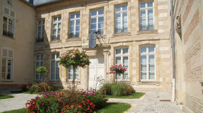 Visite accompagnée dans un hôtel particulier du XVIIIe siècle Musée d'Art et d'Histoire Sainte-Menehould