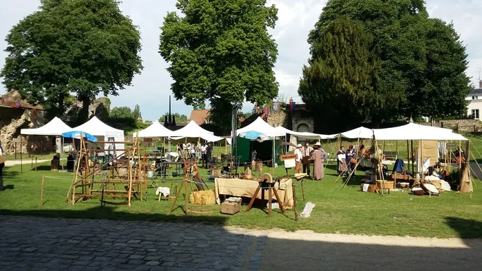 Découverte des métiers anciens avec les Compagnons Philippiens Musée et château de Dourdan Dourdan