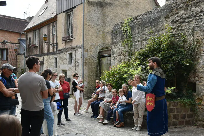 Visite guidée costumée : le Moyen Âge une époque singulière Office de tourisme Alençon