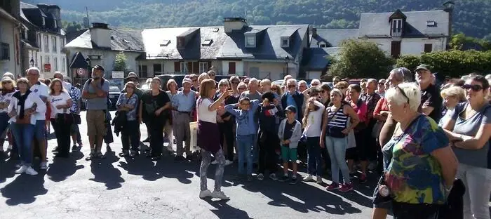 Empruntez les chemins de pâturages vers l'Espagne avec un guide ! Office de Tourisme de Luz-Saint-Sauveur Luz-Saint-Sauveur