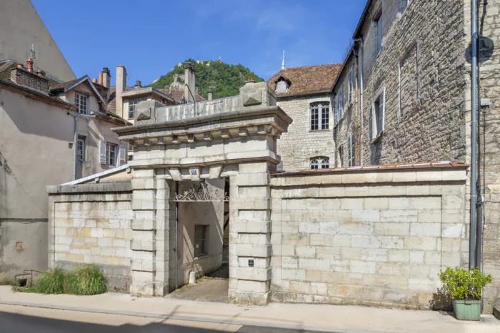 Visite guidée « Le patrimoine du Bourg-Dessous de Salins-les-Bains » Office de tourisme de Salins-les-Bains Salins-les-Bains