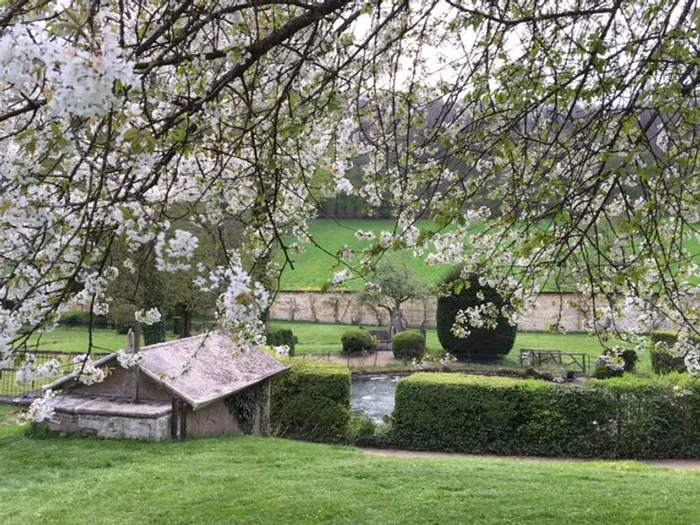 Partez à la découverte du domaine et du jardin verger avec les propriétaires Parc du Domaine de Lavaux Lafauche